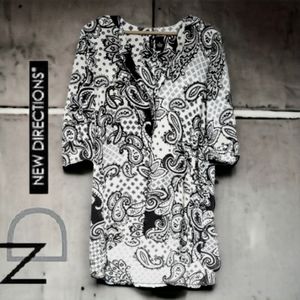 New directions black and white Paisley  tunic Size Medium